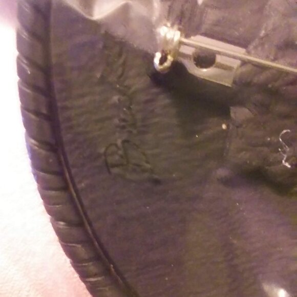 JAPANESE SHUNGA ART HAND PAINTED PIN IN EXCELLENT CO 1807, UNIQUE VINTAGE - Picture 3 of 3